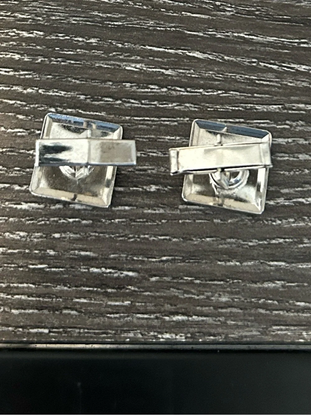 Scroll design cufflinks